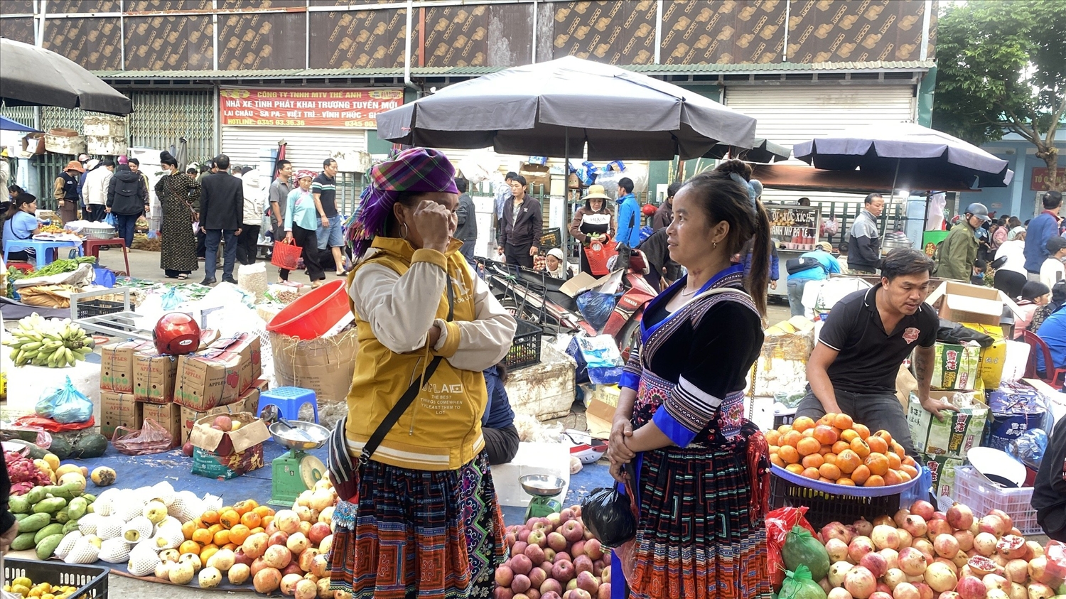 (PHÓNG SỰ ẢNH) Chợ phiên San Thàng - nơi hội tụ sắc màu văn hóa vùng cao Tây Bắc 18