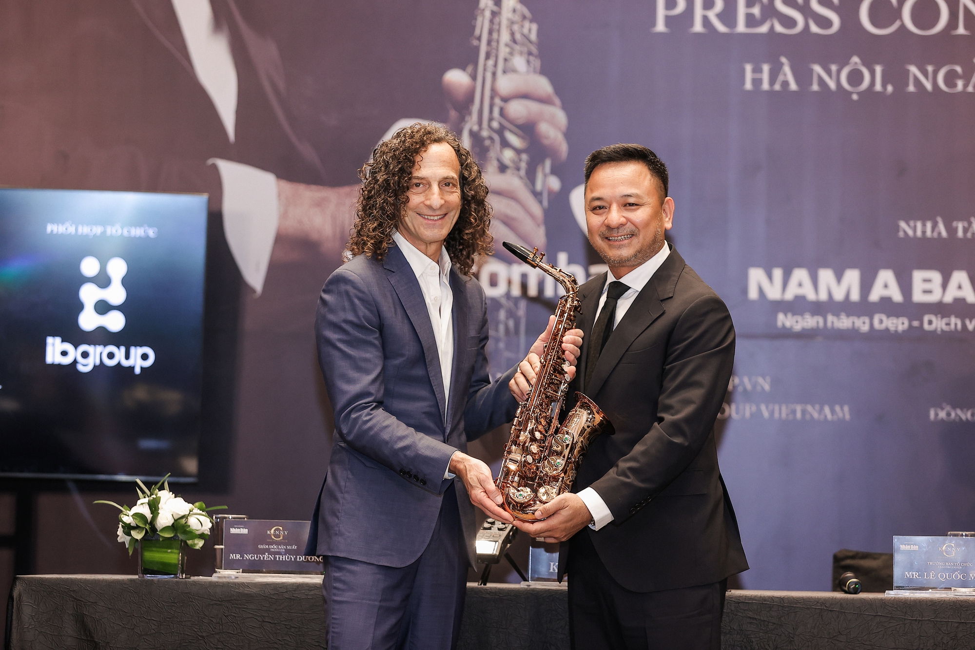 Kenny G tặng lại chiếc kèn saxophone để đấu giá gây quỹ từ thiện tại Việt Nam - Ảnh 6.
