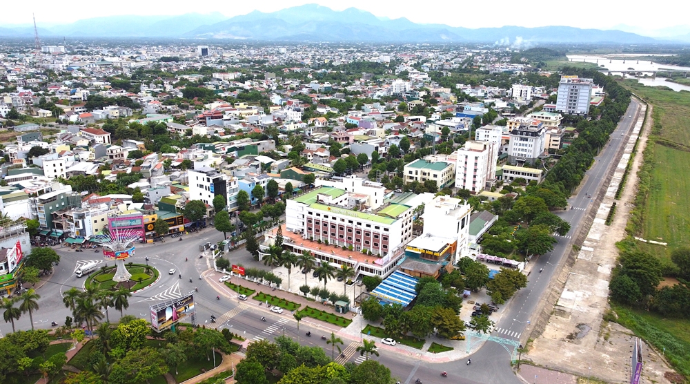 Thành phố Quảng Ngãi chậm phát triển do thiếu cán bộ quản lý giỏi?