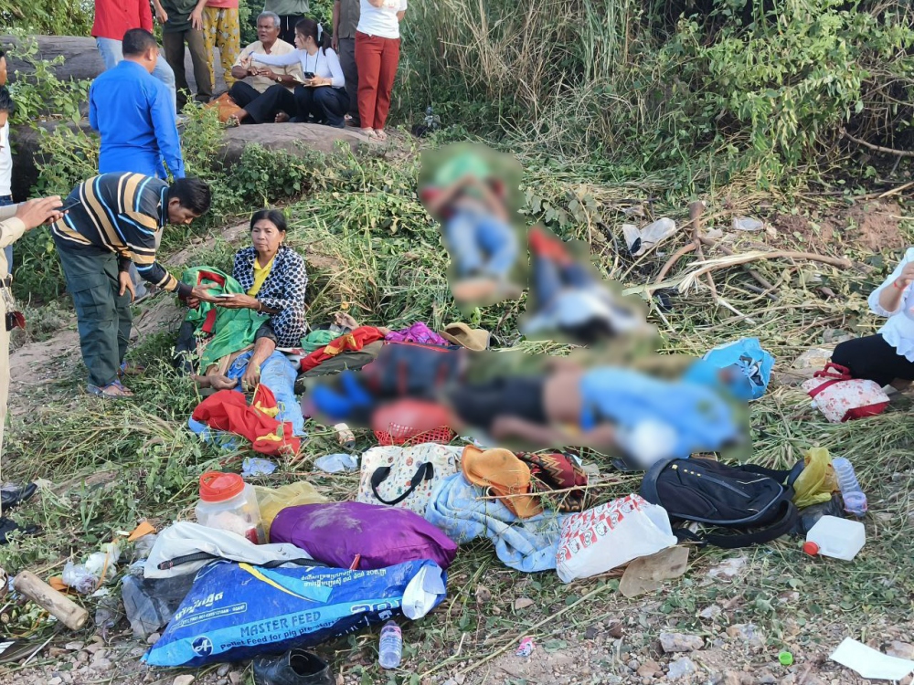 Tai nạn giao thông thảm khốc ở Campuchia khiến 24 người thương vong - Ảnh 1.